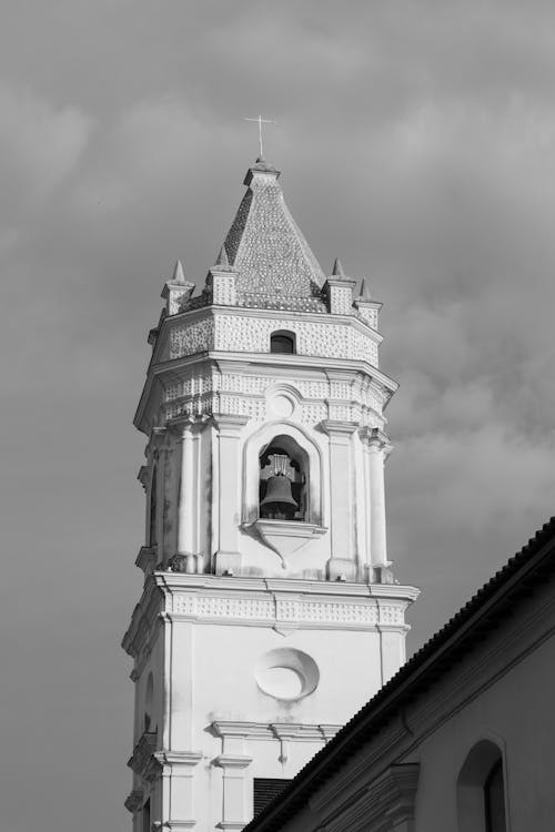 Foto d'estoc gratuïta de blanc i negre, catòlic, ciutat