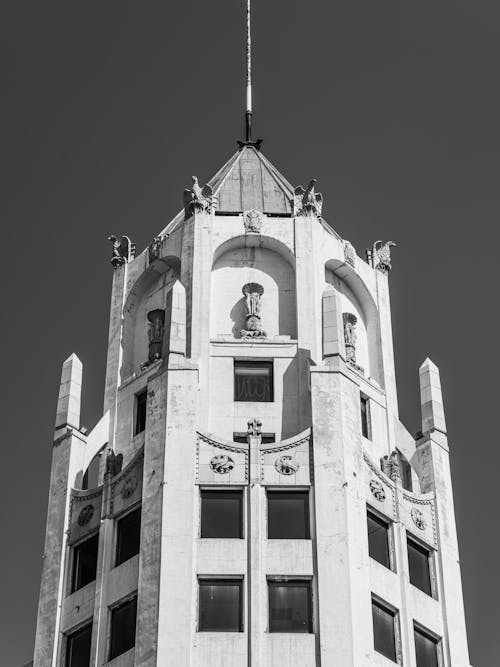 Black and white photo of a tall building
