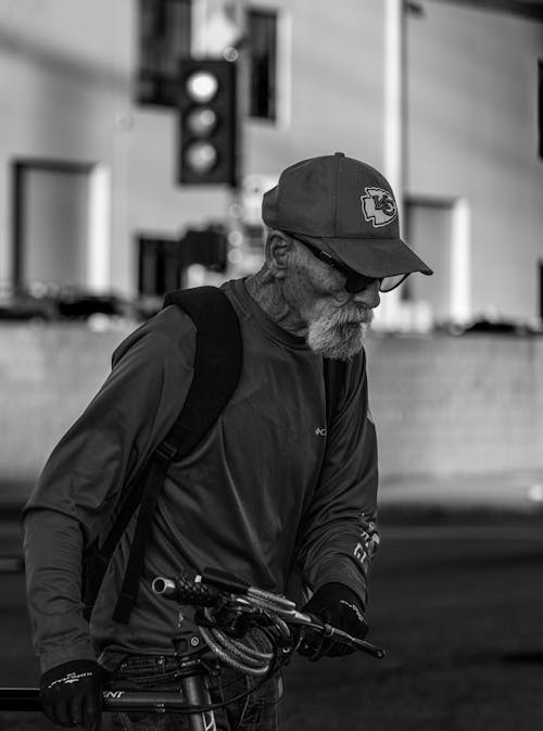 Fotos de stock gratuitas de anciano, barba blanca, bici