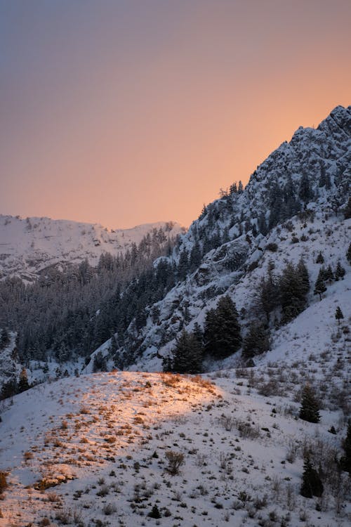 dağlar, dikey atış, gün batımı içeren Ücretsiz stok fotoğraf
