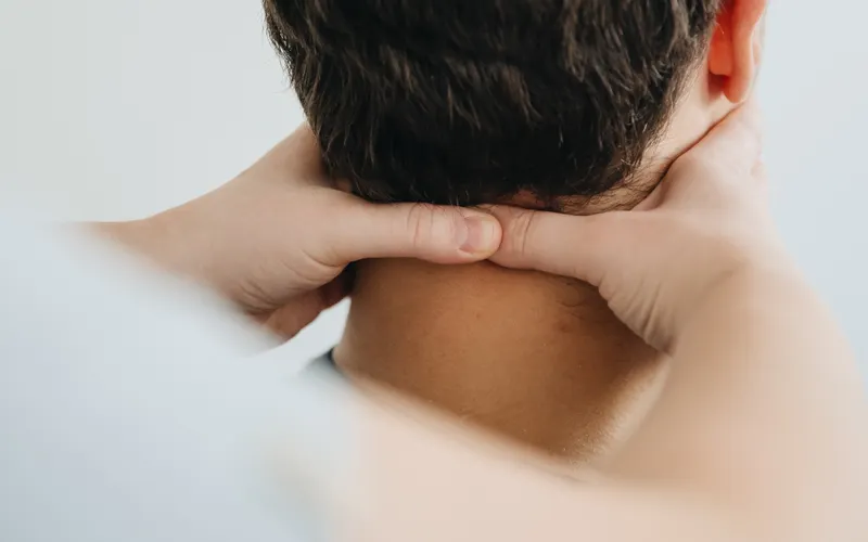 anatomía columna cervical dolor de cuello