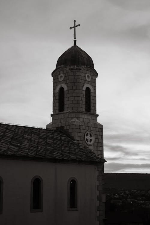 Fotobanka s bezplatnými fotkami na tému čierny a biely, exteriér budovy, kostol