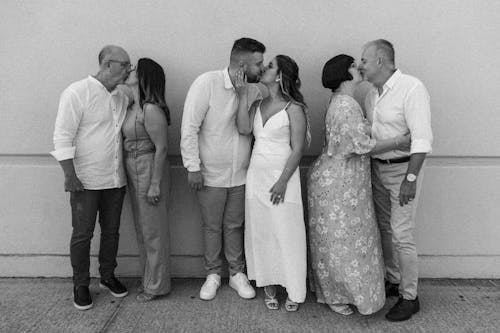 aile, Aşk, ayakta içeren Ücretsiz stok fotoğraf