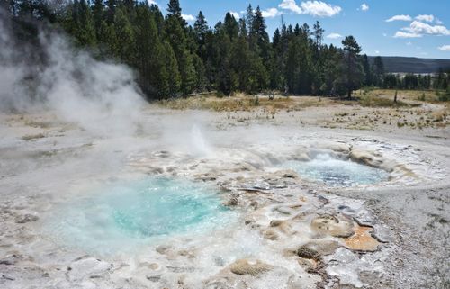 Free Explore the vibrant geysers and steaming landscapes at Yellowstone National Park, USA. Stock Photo