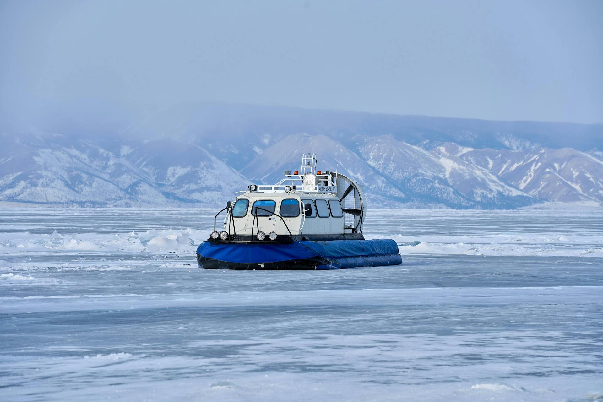 Hovercraft in Arctic