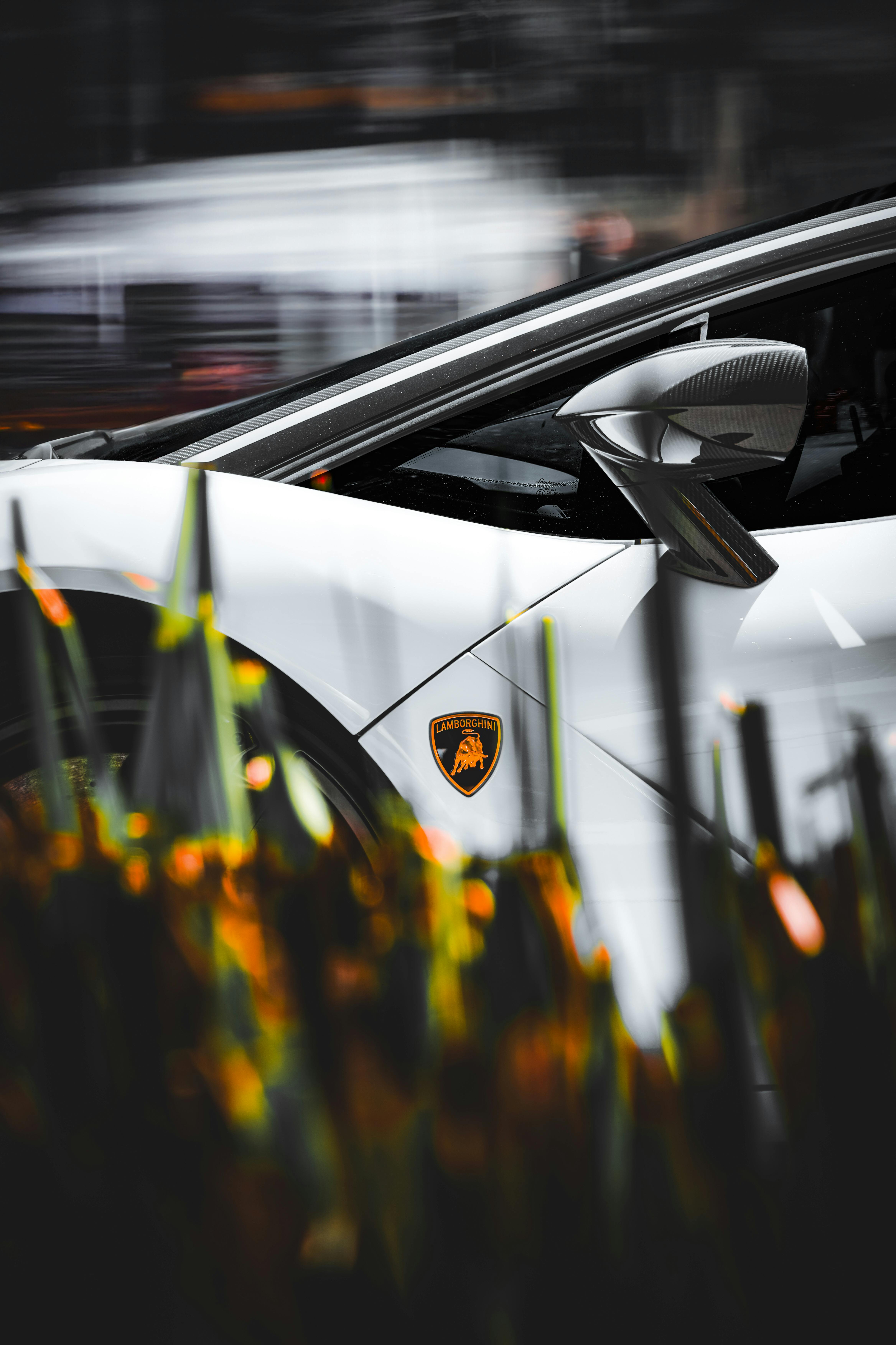 Elegant ⁢and ‍Timeless Logos:​ Crafting a Luxurious Image