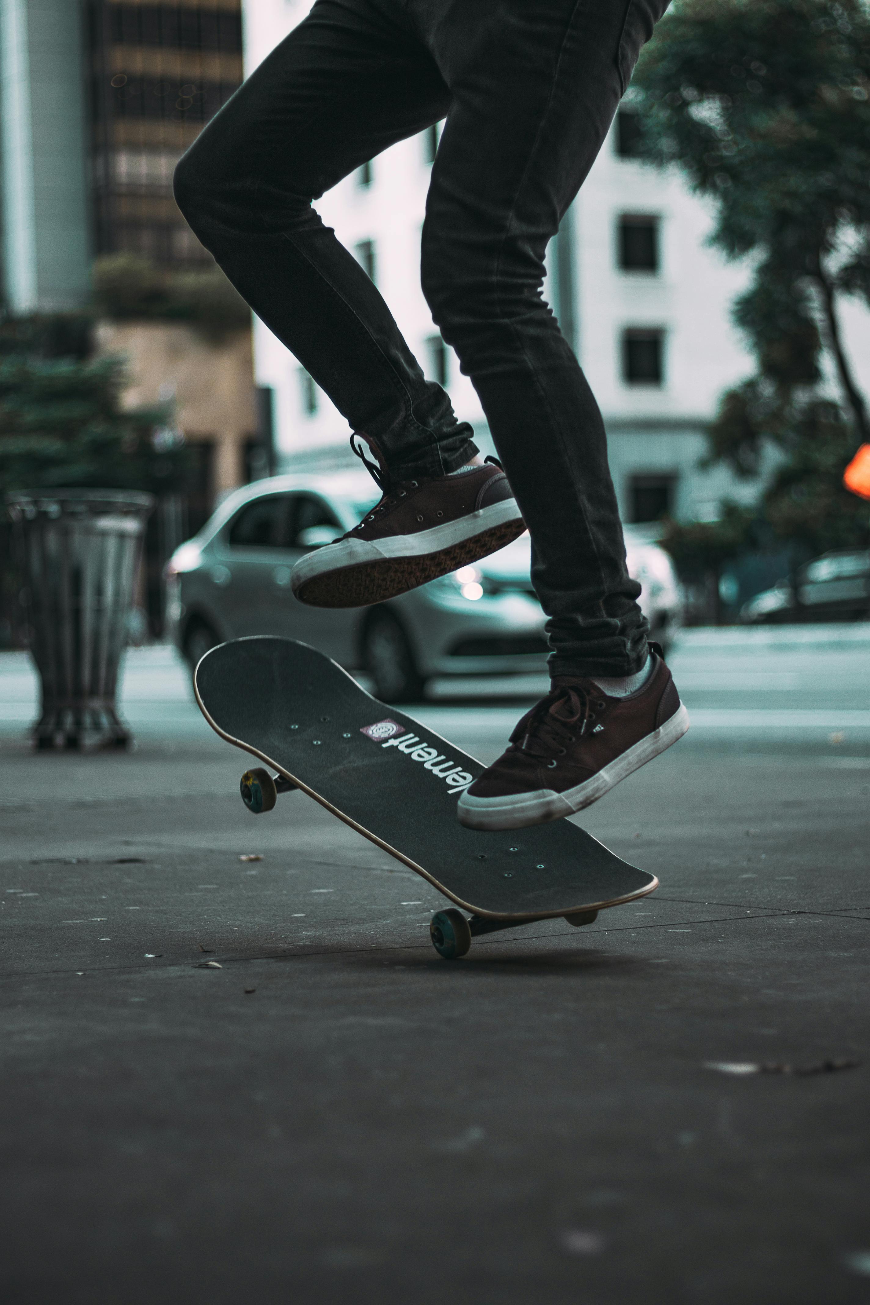 860+ Skate Electrique Photos, taleaux et images libre de droits