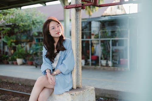 Gratis stockfoto met aantrekkelijk mooi, Aziatische vrouw, blauw shirt