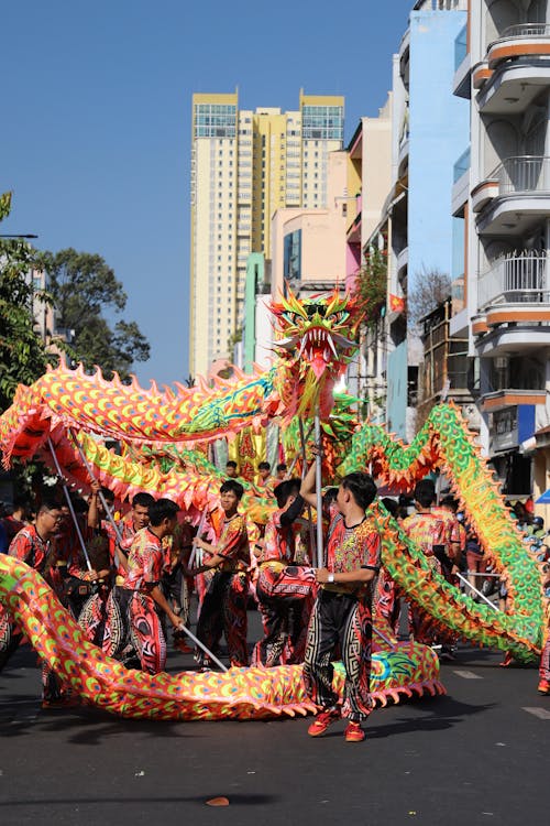 Foto profissional grátis de artistas, celebração, cidade