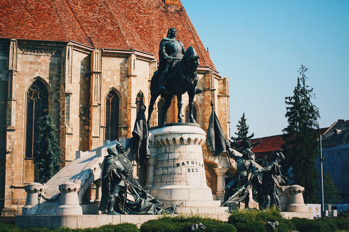 Cluj-Napoca - statuia lui Matia Corvin din Piața Unirii, monument istoric în centru