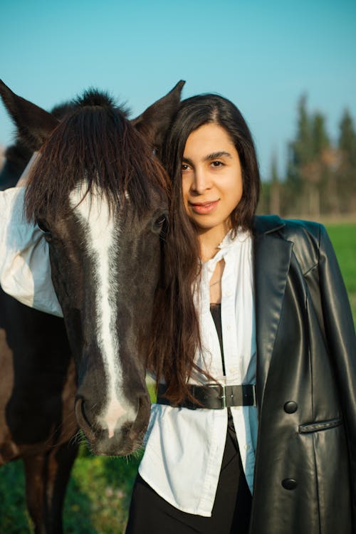 Fotos de stock gratuitas de adolescente, adulto, al aire libre