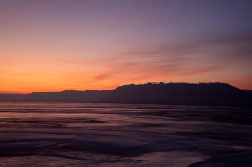 Foto profissional grátis de cair da noite, calmaria, colina