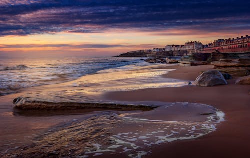 Бесплатное стоковое фото с береговая линия, восход, городской пейзаж