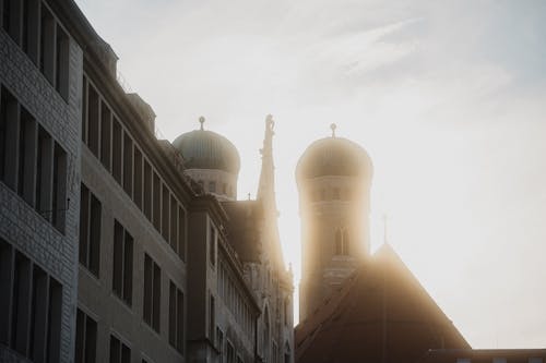 Безкоштовне стокове фото на тему «Будівля, вежі, Захід сонця»