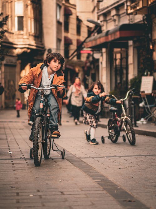 Δωρεάν στοκ φωτογραφιών με αγόρι, αστικός, δρόμους της πόλης