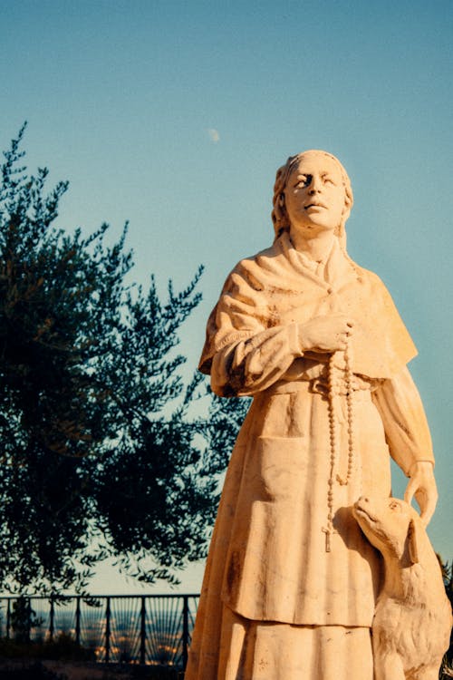 A statue of a man holding a dog