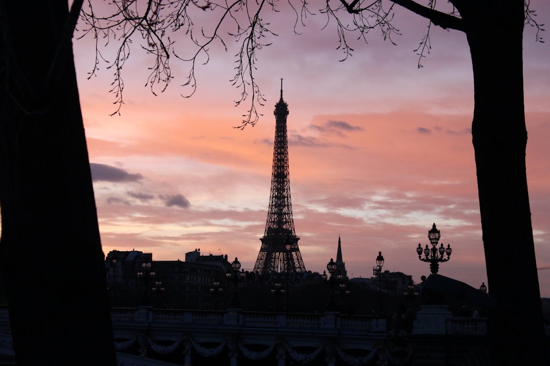 Free Sillhouete of Eiffel Tower Stock Photo
