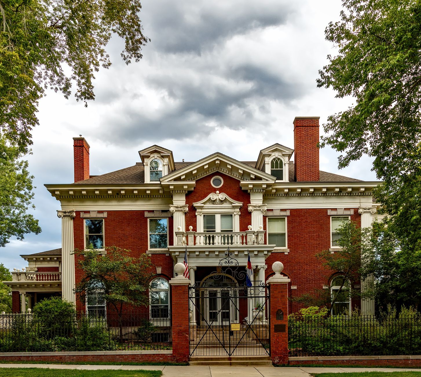 Ten Broeck Mansion federal-style brick house in Arbor Hill