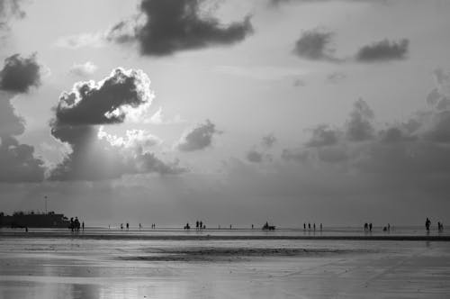 Darmowe zdjęcie z galerii z chmury, czarno-biały, czas wolny