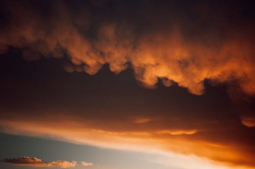 Foto profissional grátis de cair da noite, céu, dourado