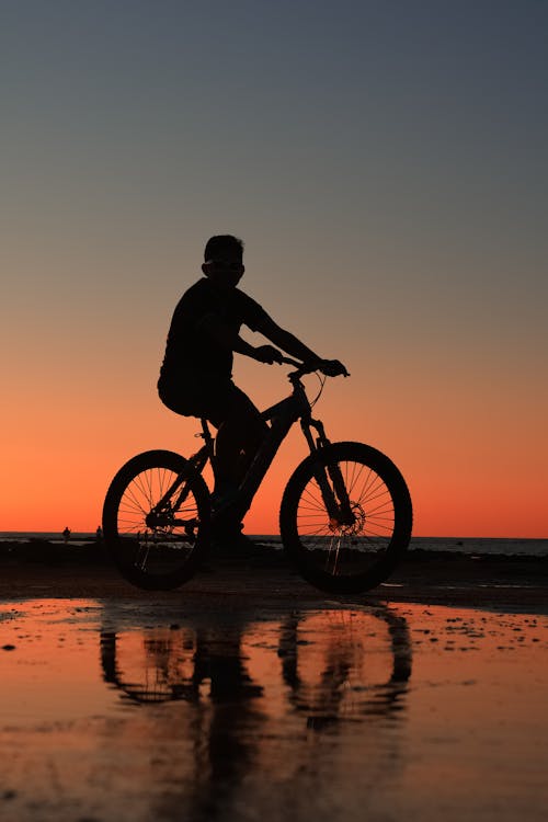 Kostnadsfri bild av bakgrundsbelyst, cykel, cyklist
