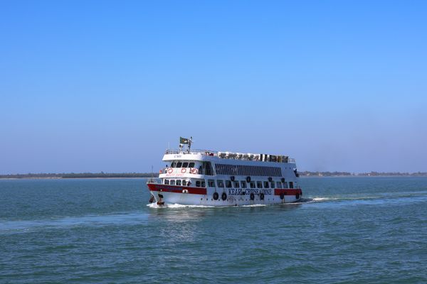 Sightseeing in Thinnakara Island