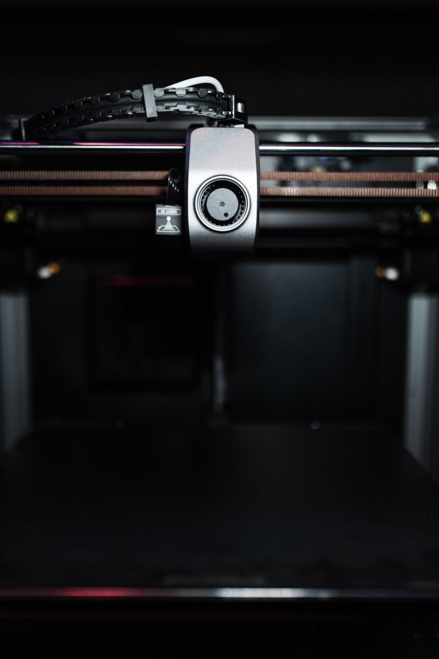 Stampante 3D in funzione su scrivania