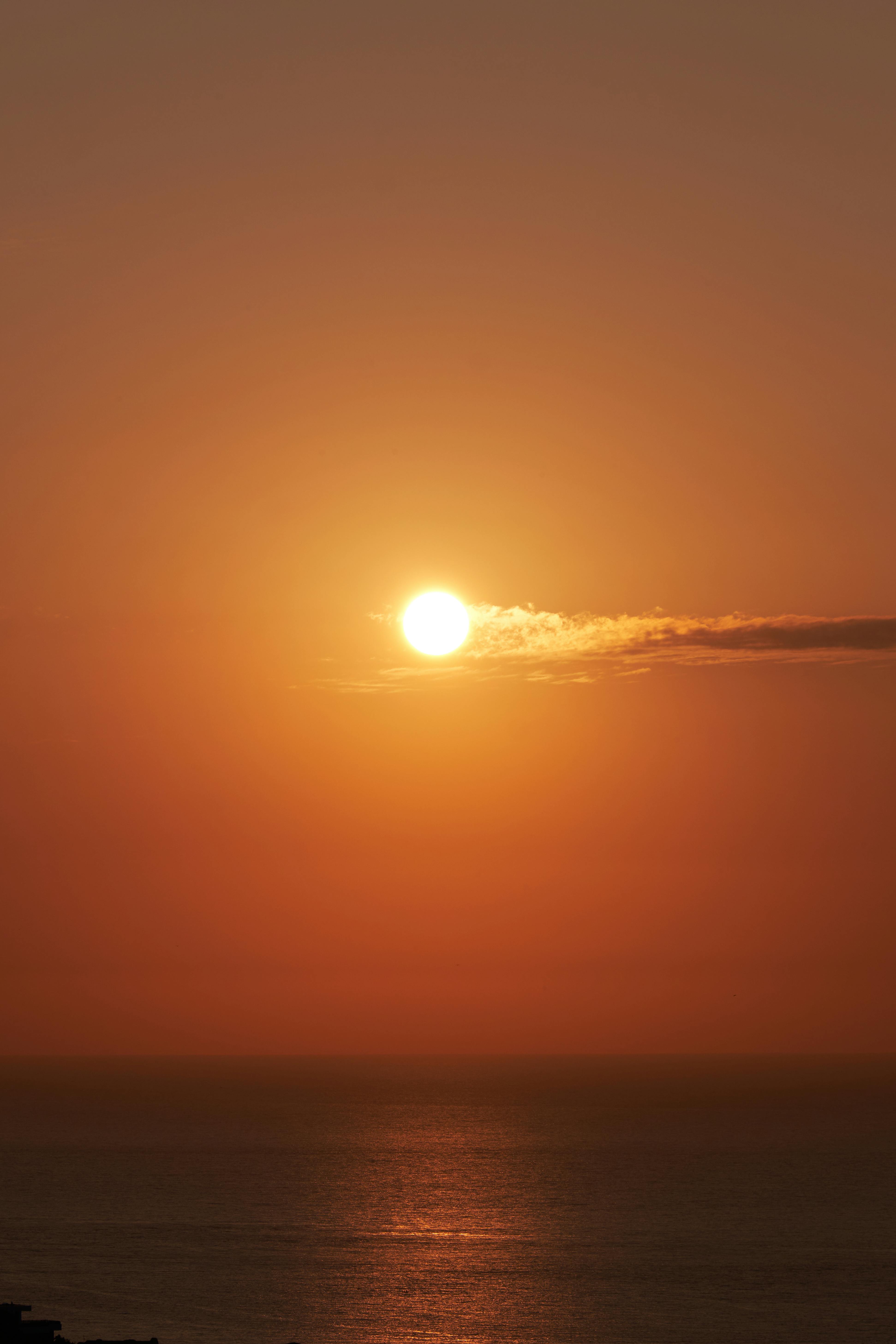 Sun Setting Over the Ocean · Free Stock Photo