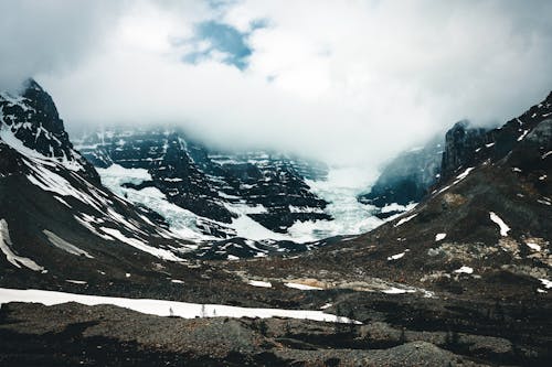 Kostenloses Stock Foto zu bedeckt, berge, bewölkt