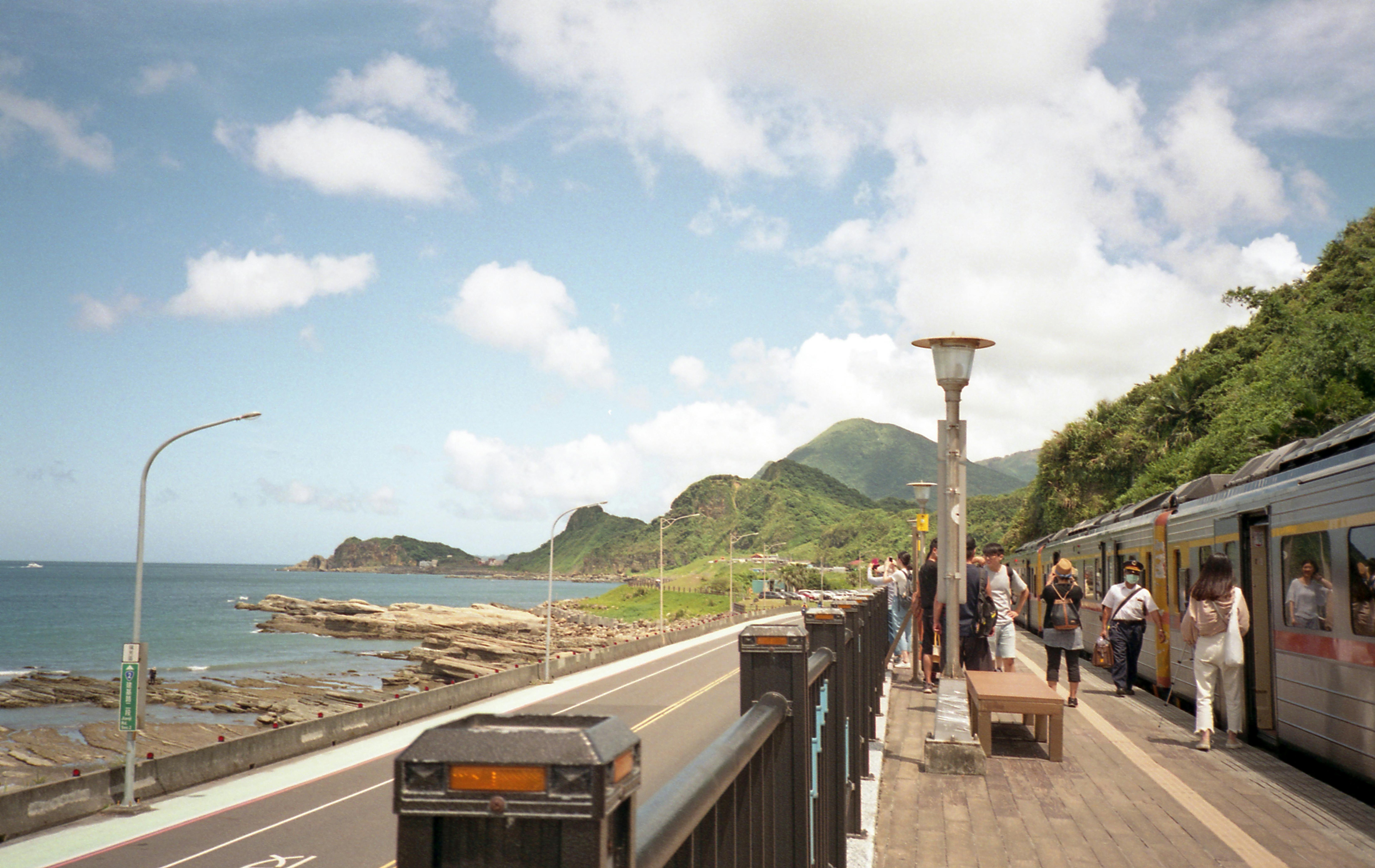 和平靜的海岸鐵道景觀