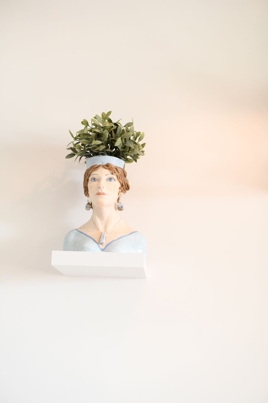 Sculpted bust planter with trailing greenery against a pale backdrop, photo by Rosa Stone on Pexels