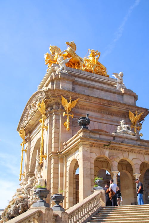 Ingyenes stockfotó arany szobrok, barcelona, emberek témában