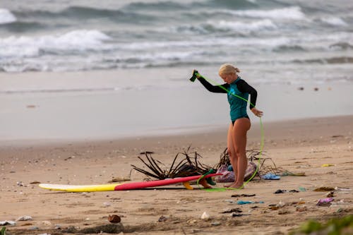 Foto profissional grátis de ação, água, areia