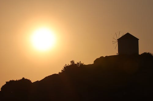 Kostnadsfri bild av byggnad, gul himmel, klar himmel