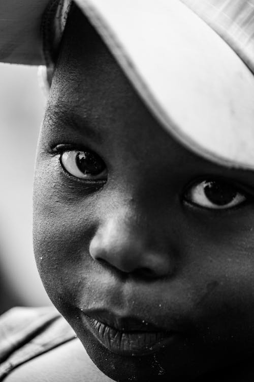 Kostnadsfri bild av afrikansk pojke, ansiktsuttryck, keps