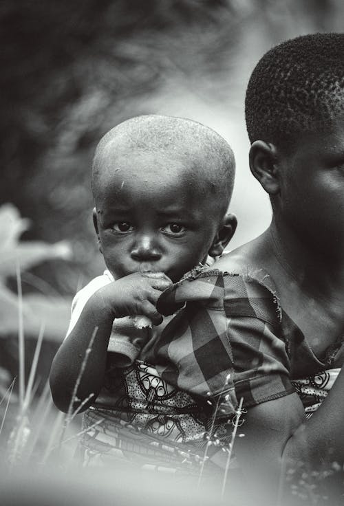Бесплатное стоковое фото с африканские дети, вертикальный выстрел, выражение лица