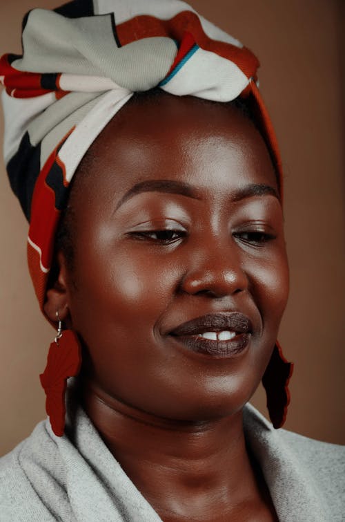 Darmowe zdjęcie z galerii z afrykańska kobieta, pionowy strzał, twarz