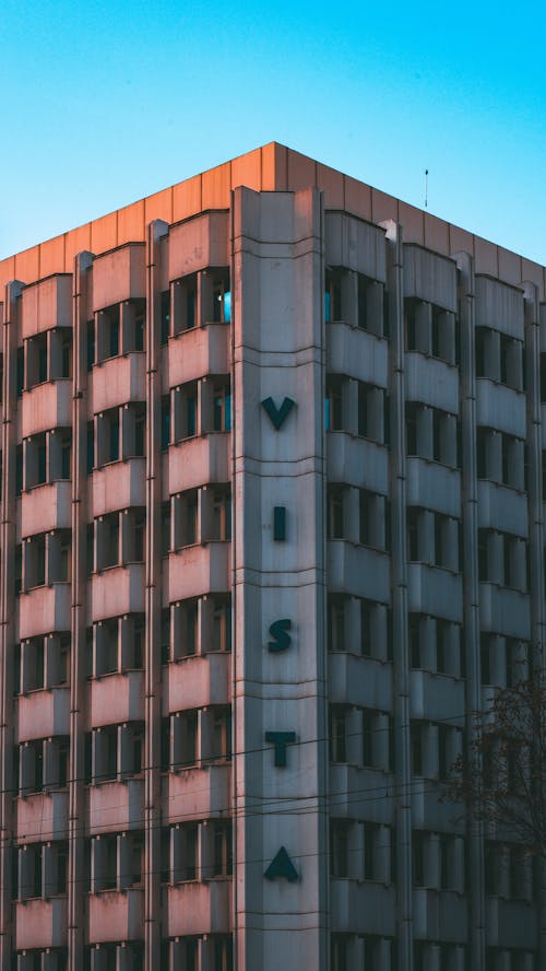 A tall building with the word wistra on it