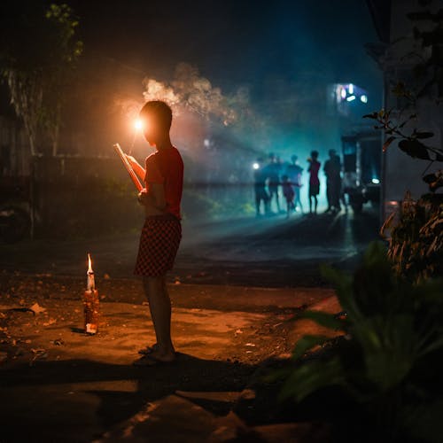 Základová fotografie zdarma na téma chlapec, hoření, kouř