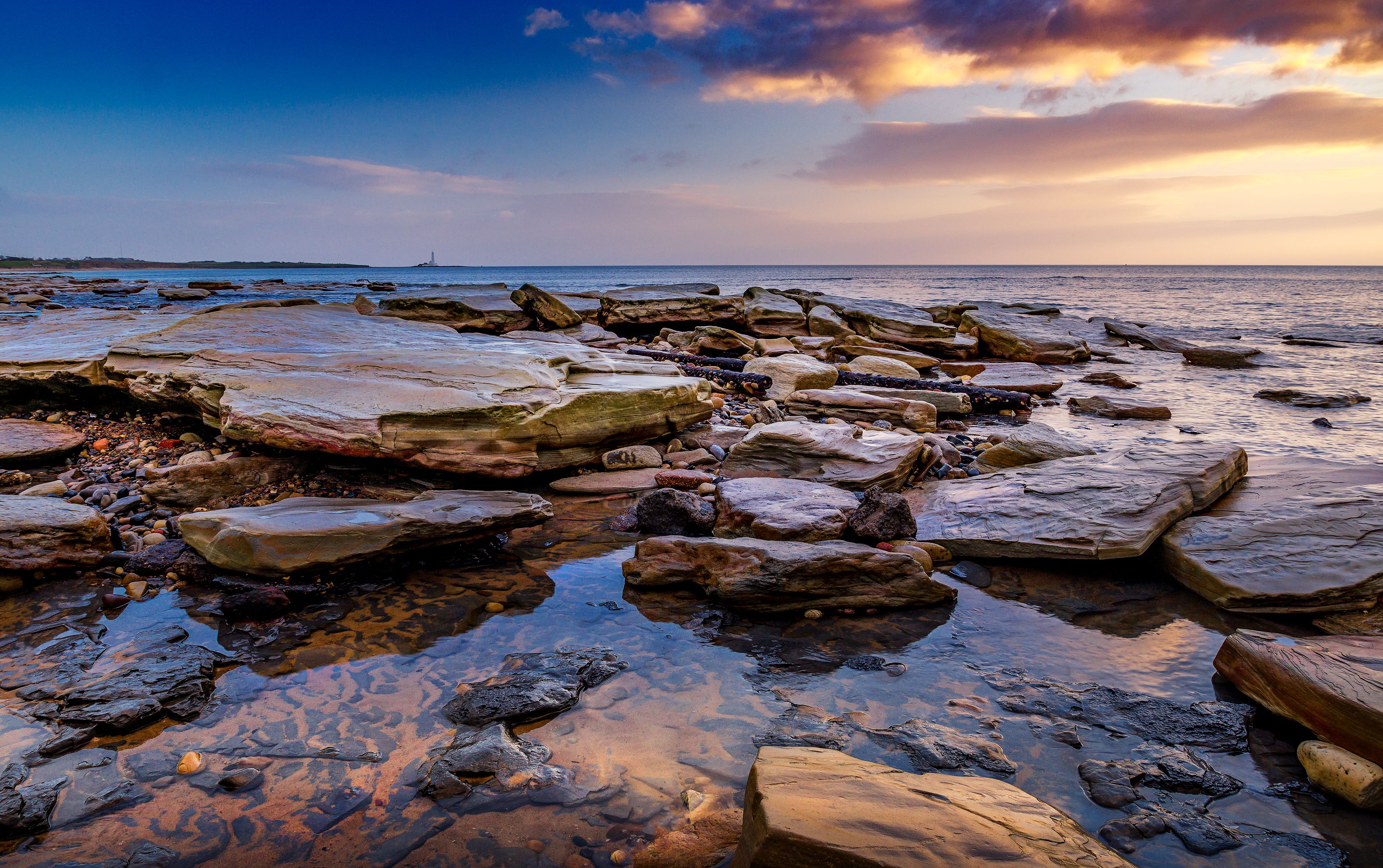 Rocky Seashore at Dusk · Free Stock Photo