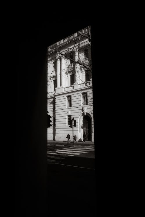 Gratis stockfoto met architectuur, donker, doorgang