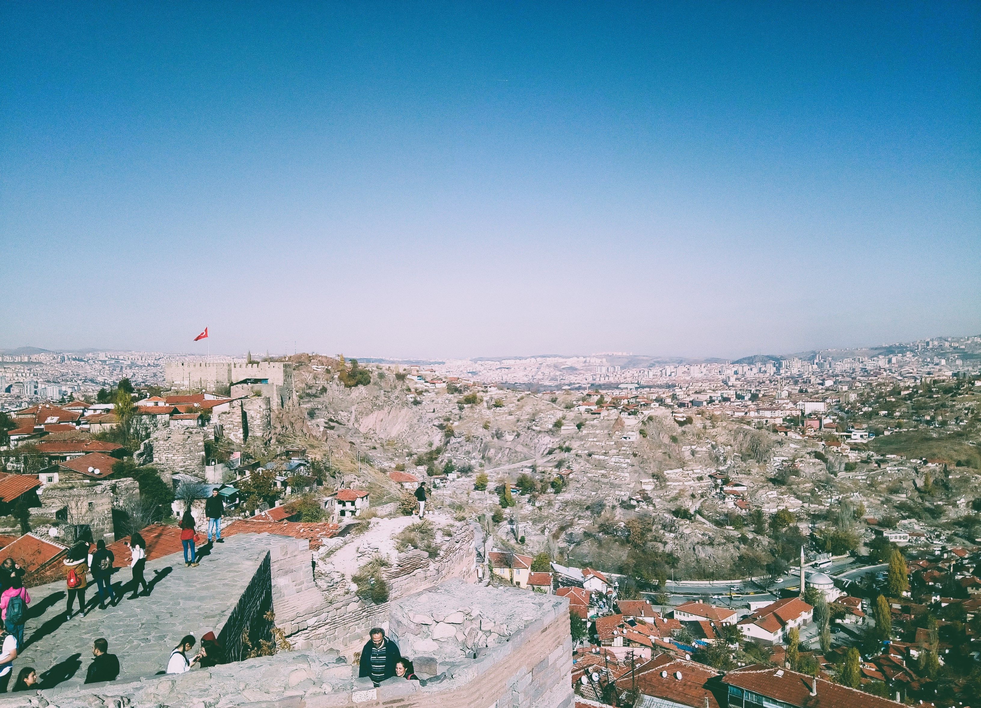 https://images.pexels.com/photos/20887847/pexels-photo-20887847/free-photo-of-panoramic-view-of-ankara-seen-from-an-elevated-viewpoint.jpeg?auto=compress&cs=tinysrgb&dpr=1&h=750&w=1260