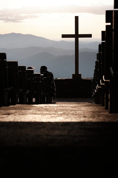 Immagine gratuita di cristianesimo, croce, montagne