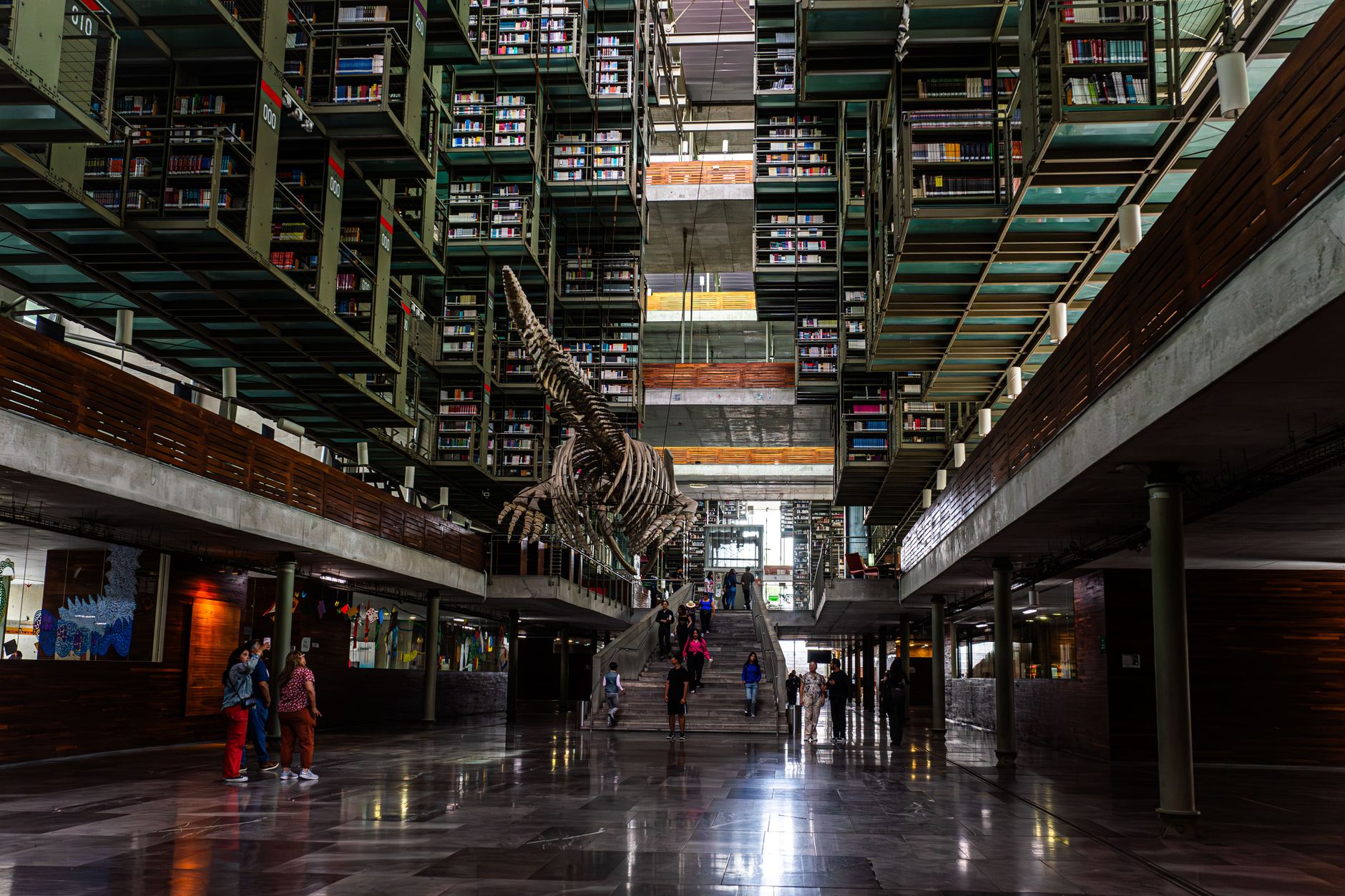 Biblioteca Anísio Teixeira suspende atividades após caminhão atingir prédio histórico em Salvador
