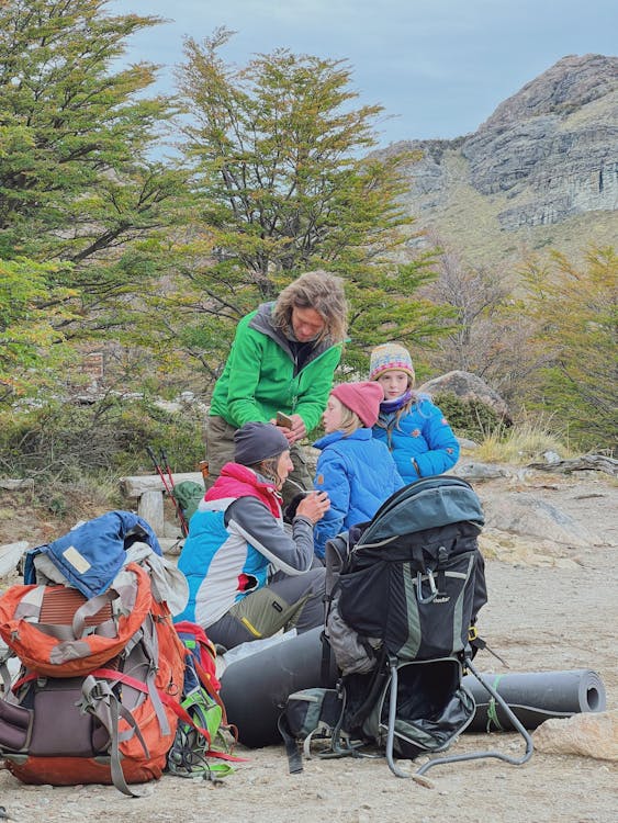 Foto d'estoc gratuïta de caminada, dona, família