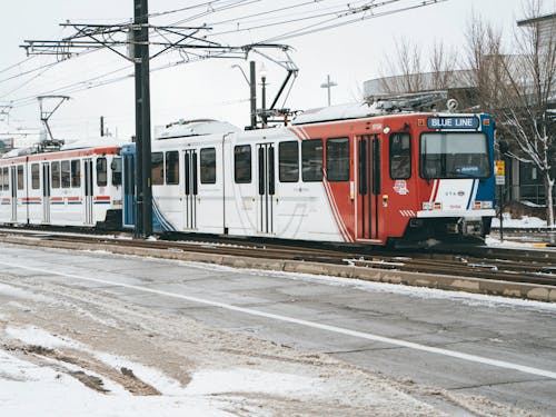 Darmowe zdjęcie z galerii z lekka szyna, miasta, miasto