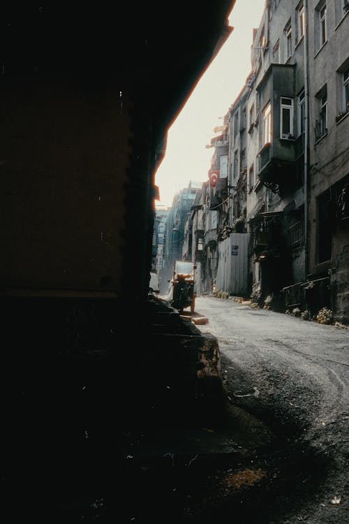 Foto d'estoc gratuïta de antic edifici, carrer, retro