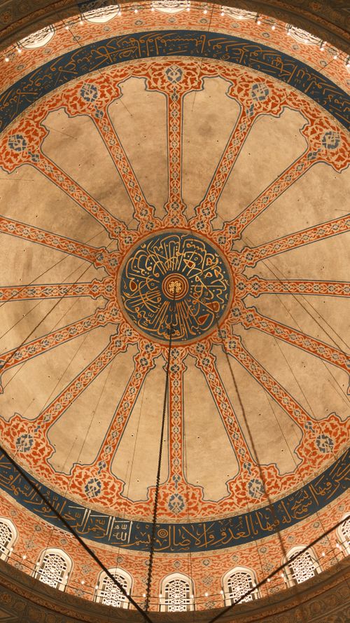 Free Beautifully detailed Islamic dome ceiling showcasing intricate patterns and artistry. Stock Photo