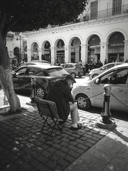Gratis lagerfoto af alderdom, arabisk mand, city street