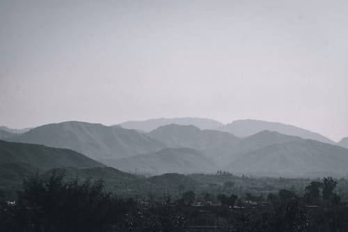 Foto profissional grátis de alvorecer, camadas, colinas